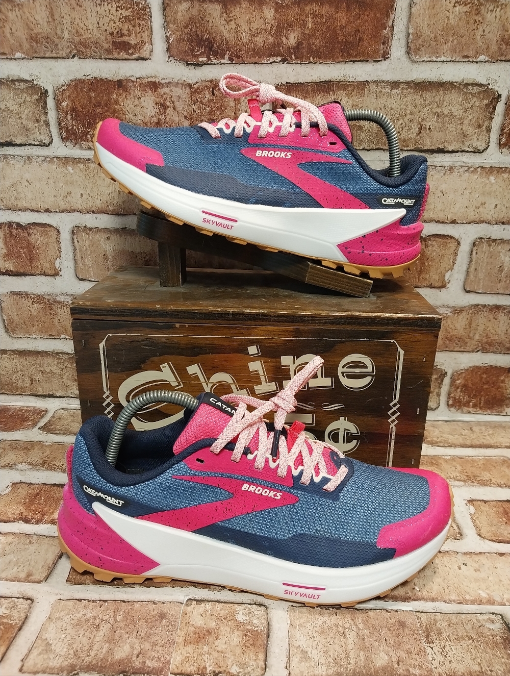 Pre-owned 2022 Brooks Catamount 2 Trail Runners